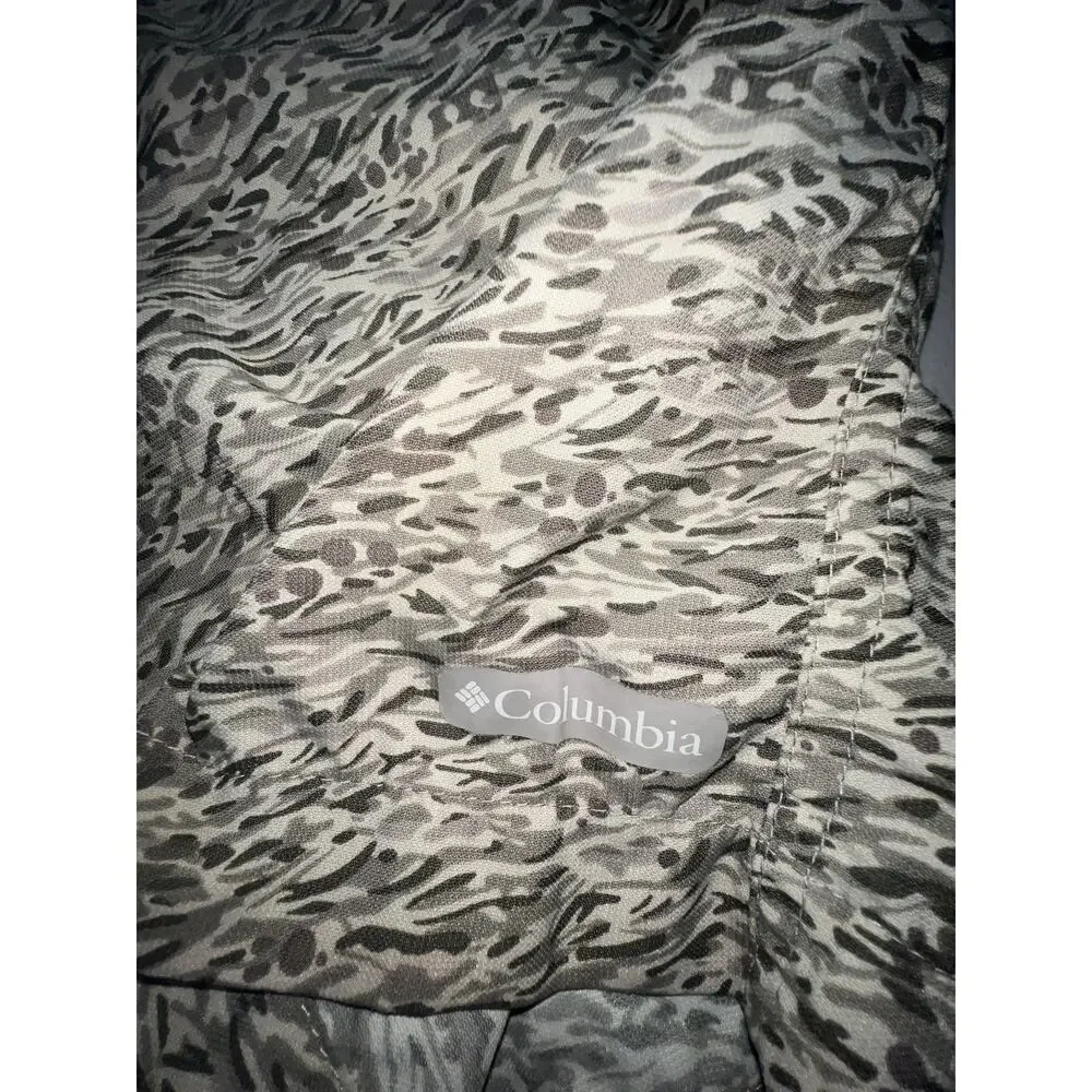 Columbia Camo shorts Mens L